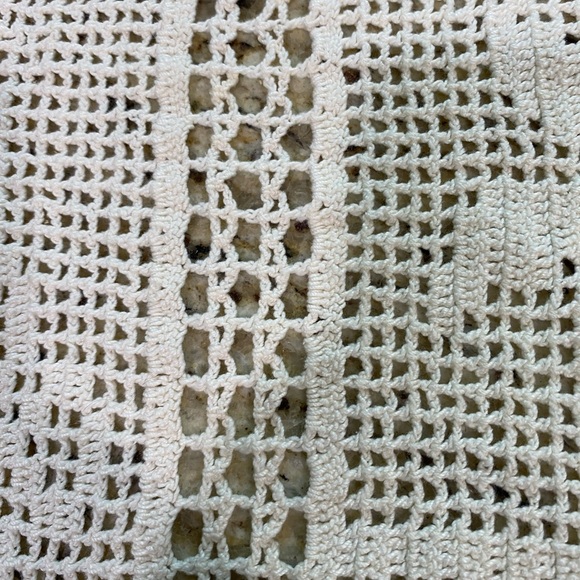 Beautiful Large Crochet Doily Cream Floral Pattern Scalloped Edges - Picture 11 of 12